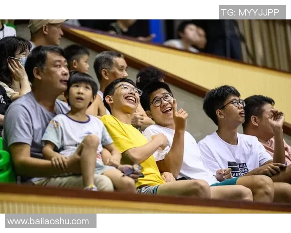 足球场球迷追随球星热情不减背后的动因与文化现象解析 足球场球迷追随球星热情不减背后的动因与文化现象解析